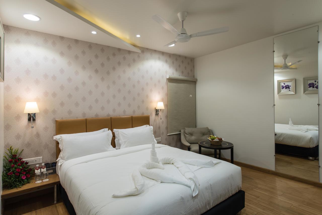 Hotel Atishay Bhopal Exteriör bild