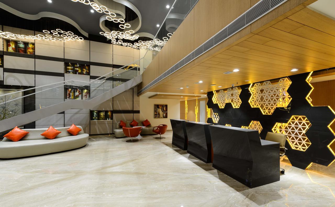 Hotel Atishay Bhopal Exteriör bild