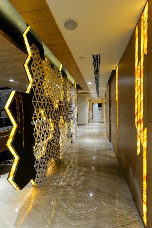 Hotel Atishay Bhopal Exteriör bild
